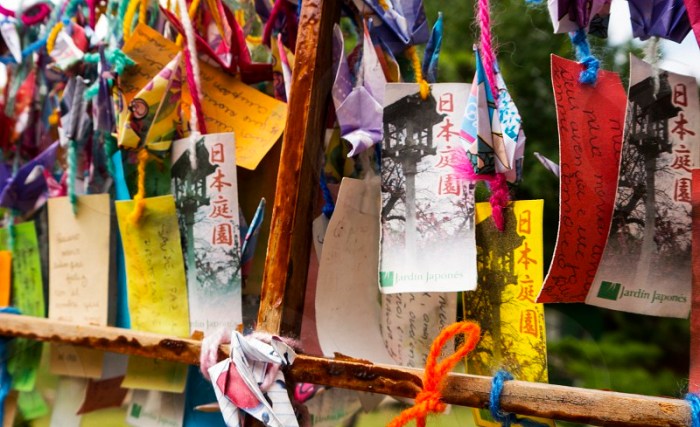 Jodi wants to sell colorful ribbons